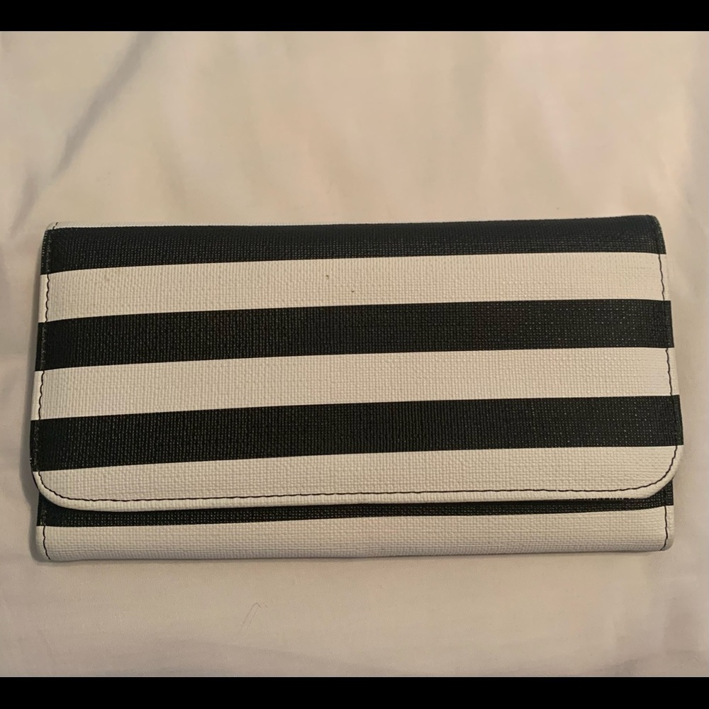 Kut From The Kloth wallet